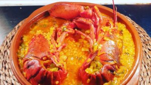 El restaurante de Madrid que sirve un menú con arroz con bogavante y cachopo por 12 euros