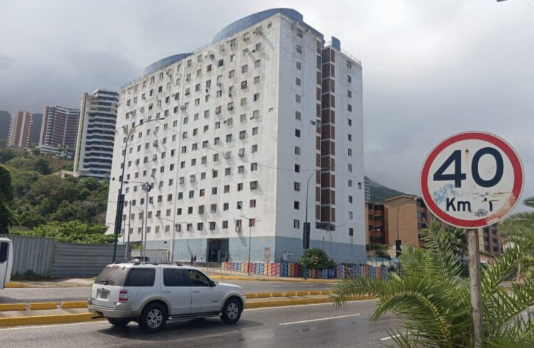 En la Opppe 30 de Caraballeda reciben agua cada 21 días