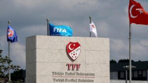 Escándalo masivo de apuestas sacude al fútbol de Turquía – DW – 30/10/2025