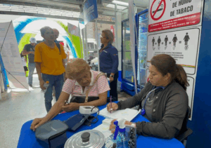 FarmaEconómica 777 cerró el Mes Rosa con sorteo de electrodomésticos