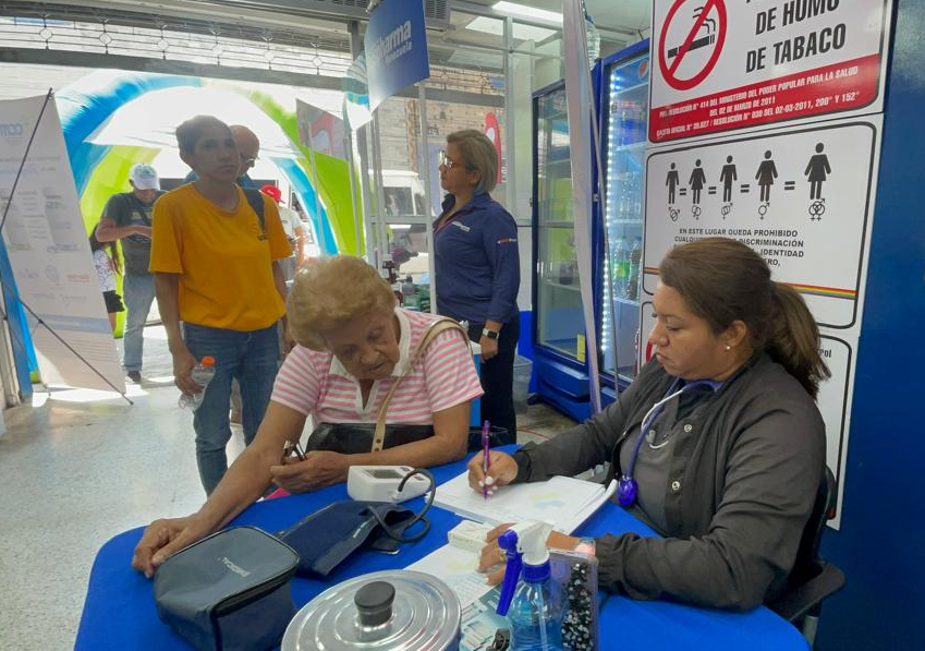 FarmaEconómica 777 cerró el Mes Rosa con sorteo de electrodomésticos