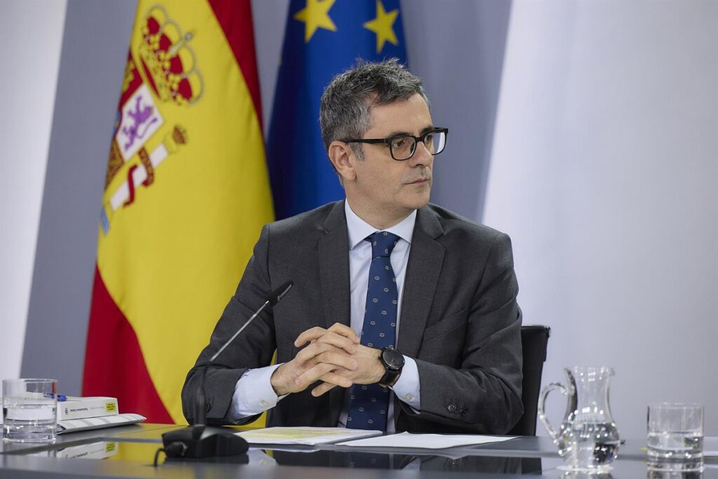 "Han tenido que pasar 106 ministros"