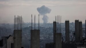Israel vuelve a bombardear Gaza a pesar del alto el fuego – DW – 29/10/2025