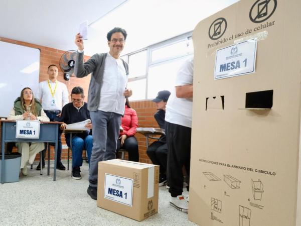 Iván Cepeda se queda con candidatura del Pacto Histórico al ganar consulta partidista | Gobierno | Economía