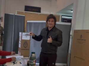Javier Milei vota en las legislativas de Argentina, primer gran test electoral para su Gobierno – AlbertoNews