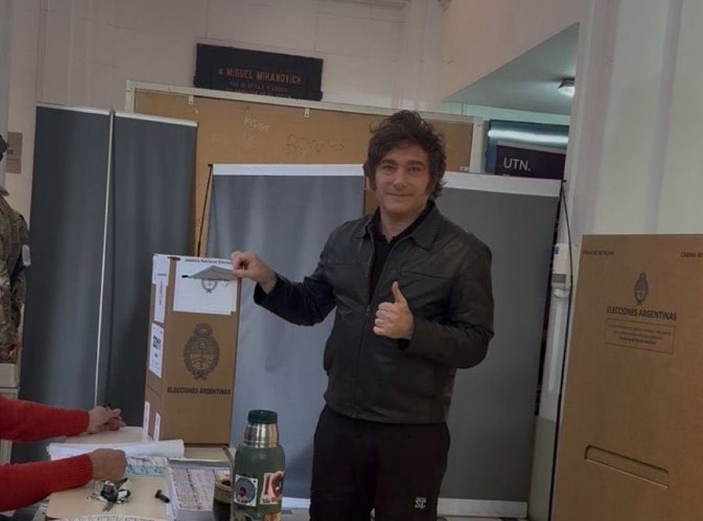 Javier Milei vota en las legislativas de Argentina, primer gran test electoral para su Gobierno - AlbertoNews