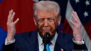 Juez bloquea intento de Trump sobre ciudadanía para votar – DW – 01/11/2025