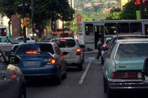 La «cubanización» del parque automotor venezolano encarece los carros usados