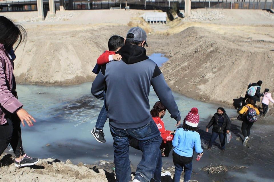 La migración irregular hacia el sur continúa bajando en América Latina