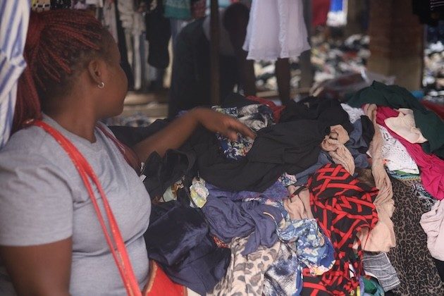 La ropa de segunda mano de Occidente hunde la industria textil de Zimbabue : IPS Agencia de Noticias