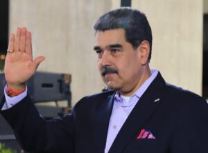 «Le vamos a quitar la nacionalidad a los vendepatria”: Maduro pide al TSJ sancionar a quienes apoyen una invasión