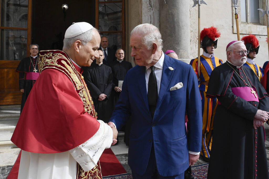 León XIV y Carlos III rezan juntos tras 500 años de la división anglicana