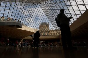 Los dos detenidos por el robo del Louvre «reconocieron parcialmente los hechos» – AlbertoNews