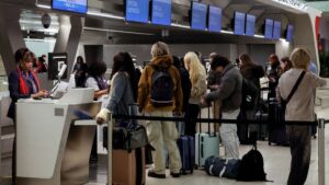 Los republicanos advierten que el cierre del gobierno podría generar caos en los aeropuertos de EEUU