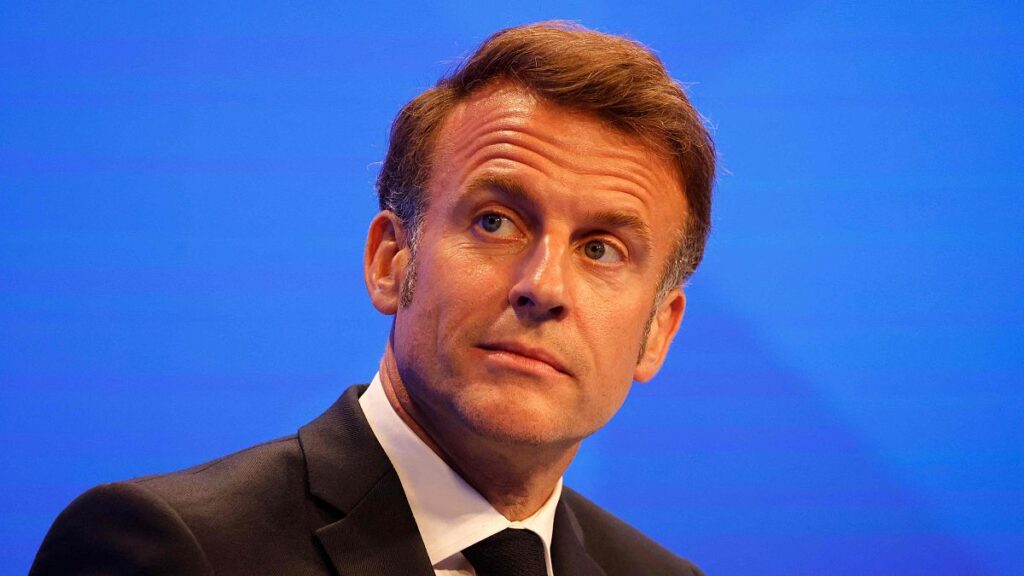 Macron, a favor de prohibir las plataformas que no supriman cuentas falsas y 'bots' - AlbertoNews