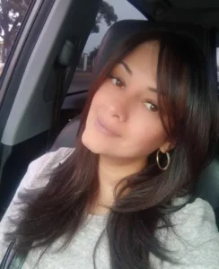 Madre exige justicia tras muerte de su hija por liposucción