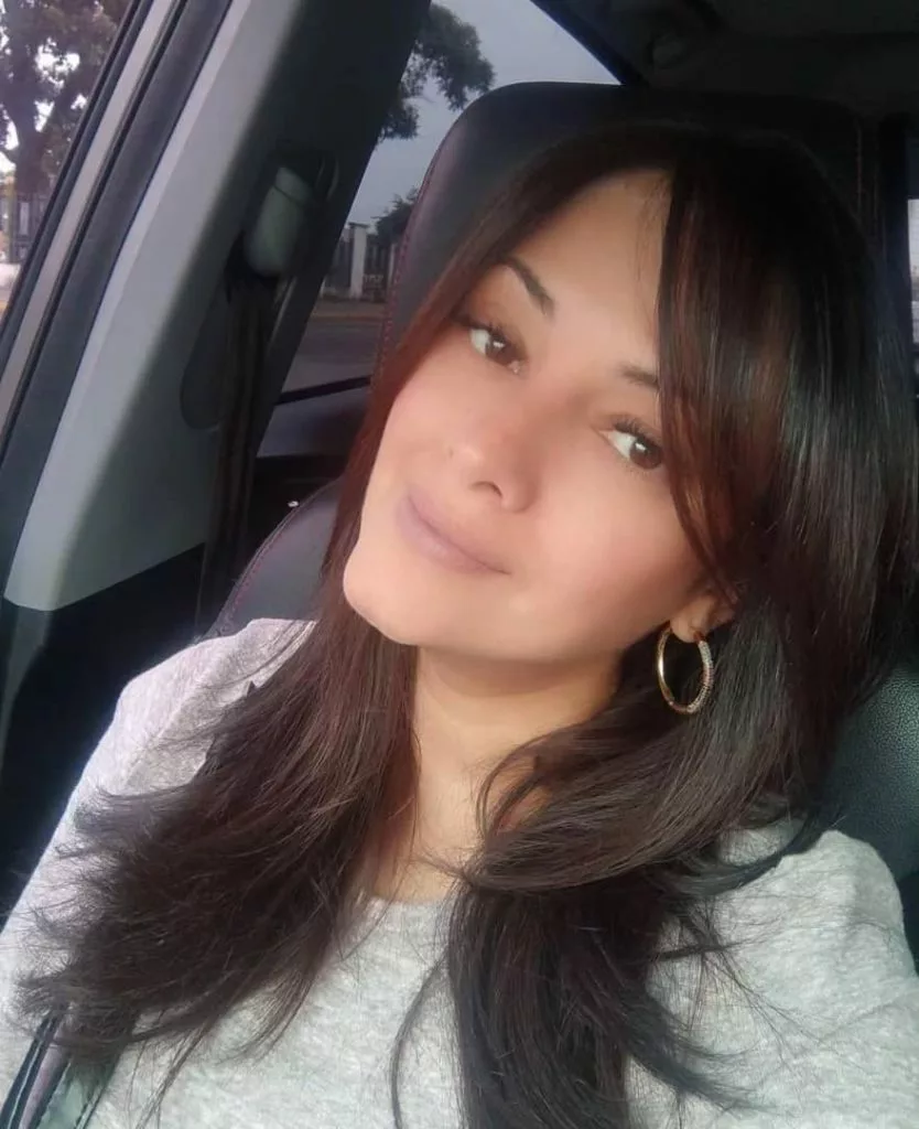 Madre exige justicia tras muerte de su hija por liposucción