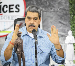 Maduro ordena crear app para que la gente reporte «todo lo que ve, todo lo que oye»