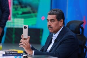 Maduro pide que vecinos delaten a otros a través de una App: Destruye el tejido comunitario, alertan analistas