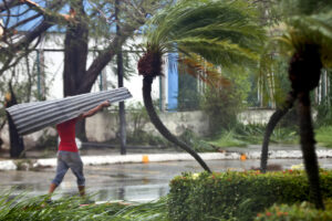 Melissa se degrada a categoría 2 tras dejar al menos 36 muertes en Haití, Jamaica y Dominicana