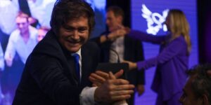 Milei aplaza los cambios en el Gobierno tras su triunfo electoral y ya sueña con las presidenciales