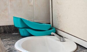 Pacientes y médicos en riesgo: escasez de agua convirtió a hospitales de Caracas en focos de infección