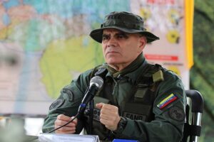 Padrino López admitió que el despliegue de EEUU se acerca «cada día más» a las costas de Venezuela
