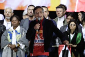 Petro fijó fecha para entregar firmas que impulsen una constituyente en Colombia – AlbertoNews