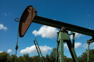Petróleo se dispara por rumores de ataque EE. UU. a Venezuela