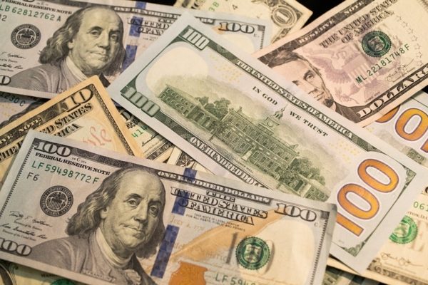 Precio del dólar rebota en Argentina tras breve respiro por triunfo de Milei