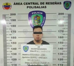 Preso influencer por grabar video desnudo en vía pública