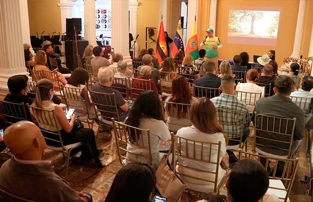 Prestadores turísticos reciben formación para diversificar la economía en Valencia
