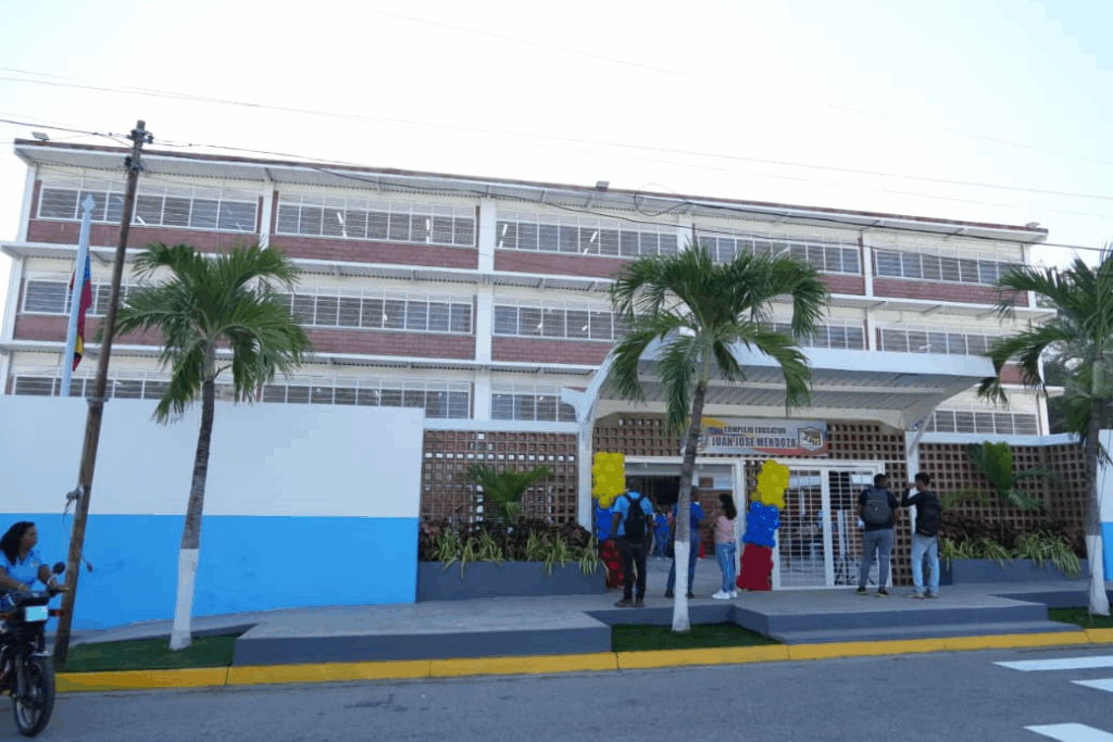 Rehabilitan Complejo Educativo Juan José Mendoza