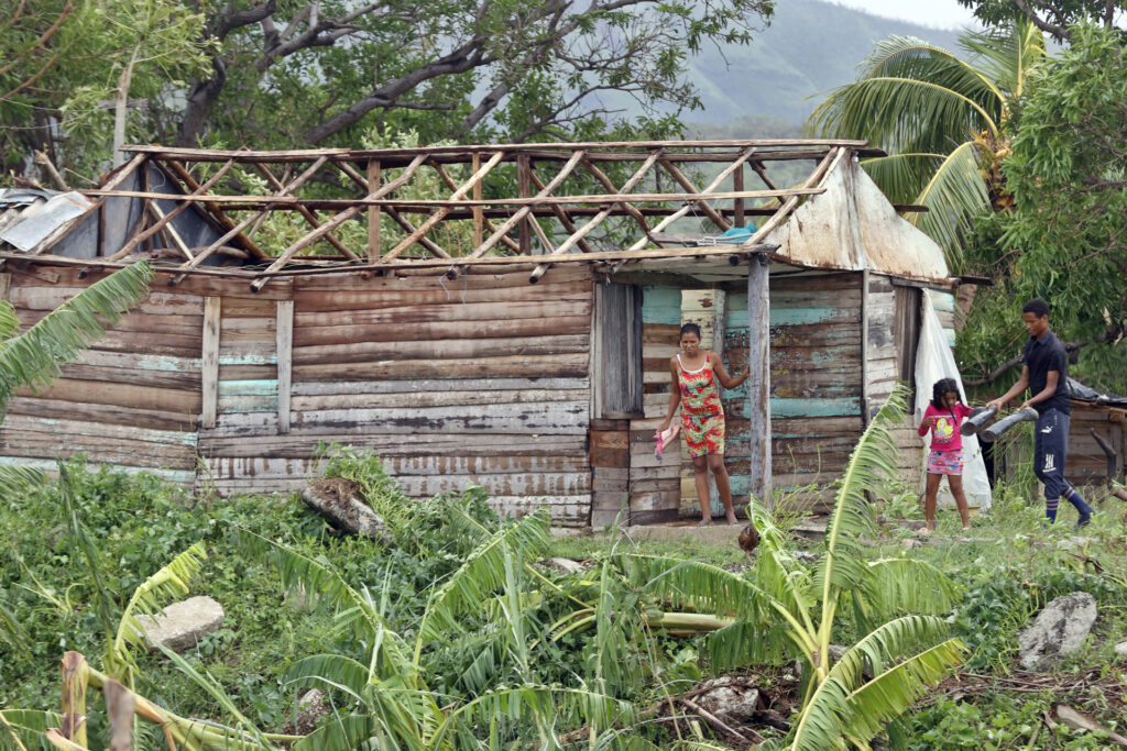 Rescatan a 29 personas aisladas por inundaciones provocadas por Melissa en el este de Cuba - AlbertoNews