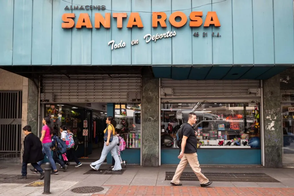 Solo 29% de los hogares venezolanos se considera clase media