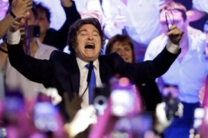 Sorpresiva victoria de Milei fortalece posición de su partido en el Congreso argentino