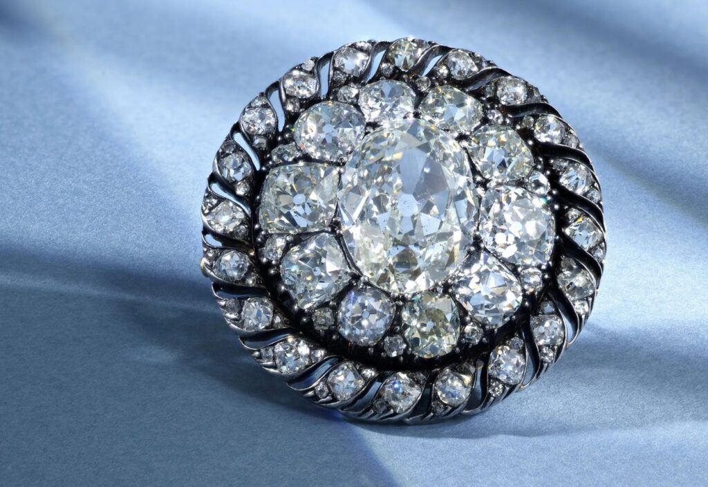 Subastarán un broche de diamantes que Napoleón Bonaparte perdió en la batalla de Waterloo