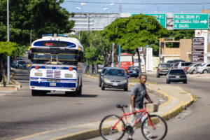 Transportistas piden aumento del pasaje ante la inminente devaluación de la moneda