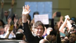 Triunfo contundente del partido de Milei en las legislativas de Argentina: le sacó 14 puntos de ventaja a la oposición peronista – AlbertoNews