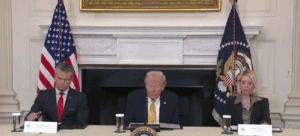 Trump dice que “pronto” habrá operaciones de EEUU contra blancos en tierra en Venezuela