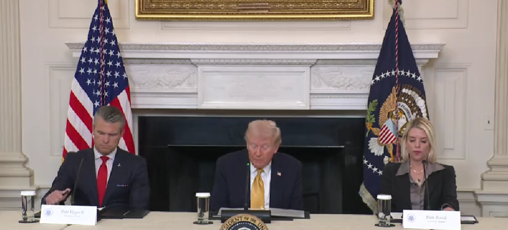 Trump dice que “pronto” habrá operaciones de EEUU contra blancos en tierra en Venezuela