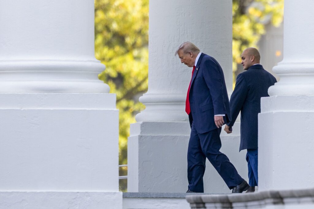 Trump niega orden de atacar instalaciones militares en Venezuela