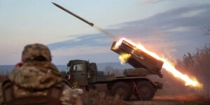 Ucrania extradita por primera vez a un soldado ruso para ser juzgado por crímenes de guerra