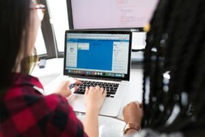 Un «bootcamp» enseñará a usar IA para impulsar negocios en Venezuela