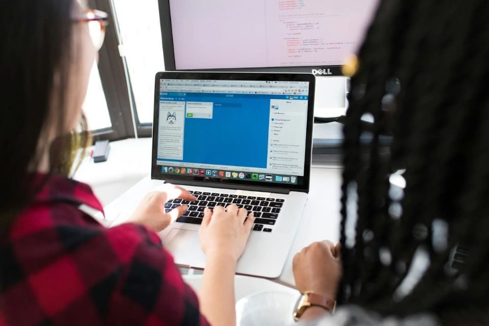 Un "bootcamp" enseñará a usar IA para impulsar negocios en Venezuela