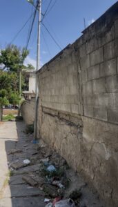 Una pared está a punto de caer cerca del Seguro