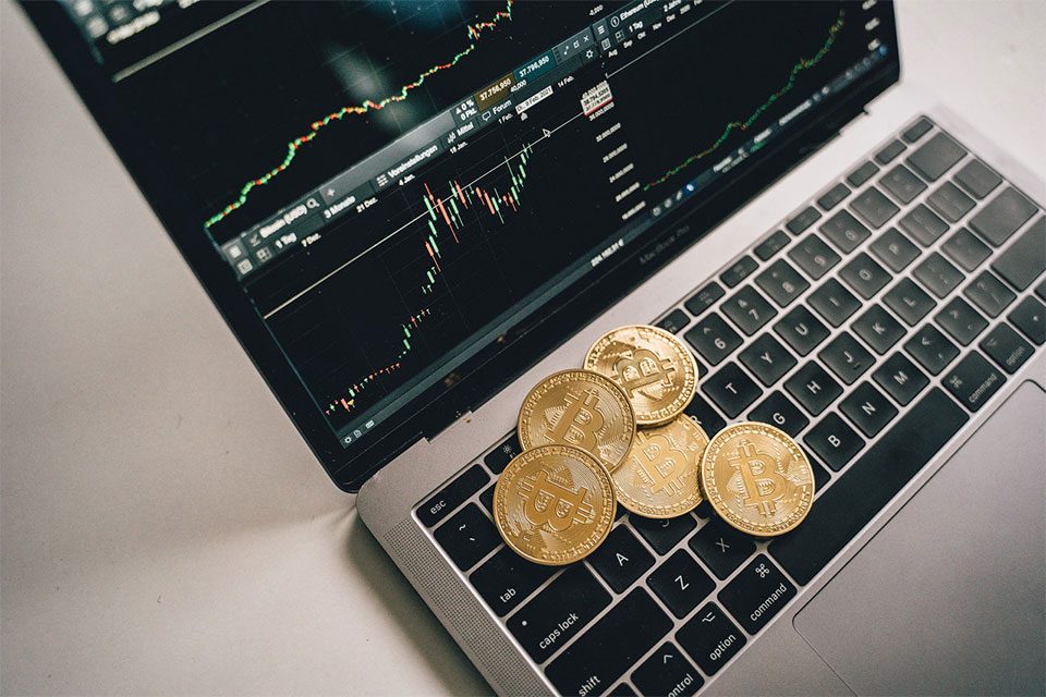 Venezolanos recurren a criptoactivos para proteger su dinero