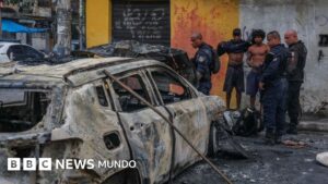«Vi cuerpos sin cabeza, cuerpos completamente desfigurados»: el fotógrafo que siguió durante 24 horas el operativo policial que dejó más de 120 muertos en Río de Janeiro