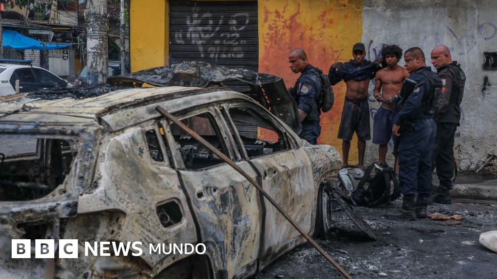"Vi cuerpos sin cabeza, cuerpos completamente desfigurados": el fotógrafo que siguió durante 24 horas el operativo policial que dejó más de 120 muertos en Río de Janeiro