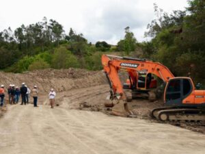 Vía al Llano: Gobierno avanza en estabilización del kilómetro 18 y garantiza paso seguro | Regiones | Economía